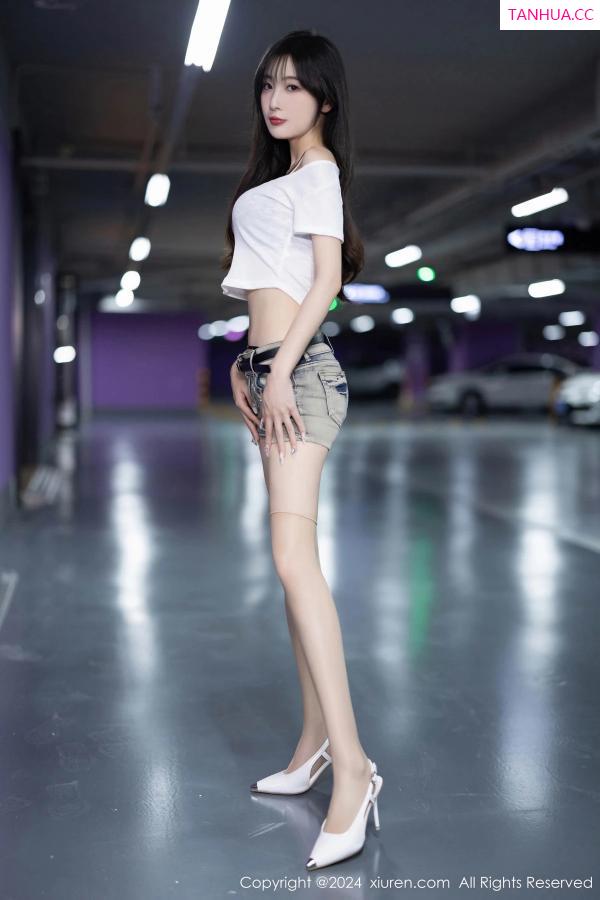 林星阑  [XiuRen]高清写真图 2024.05.08 No.8504 林星阑 停车场美腿第11张图片